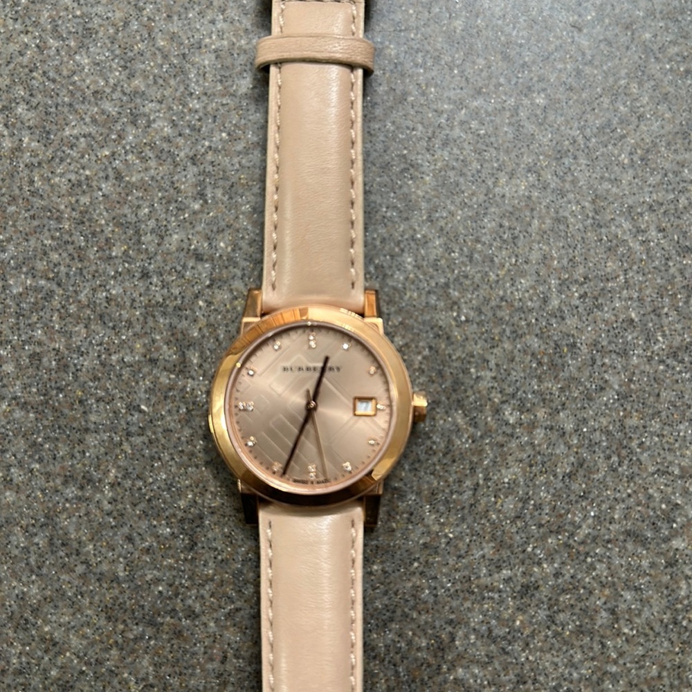 Burberry women’s authentic watch. Rose gold stainless steel case. New battery